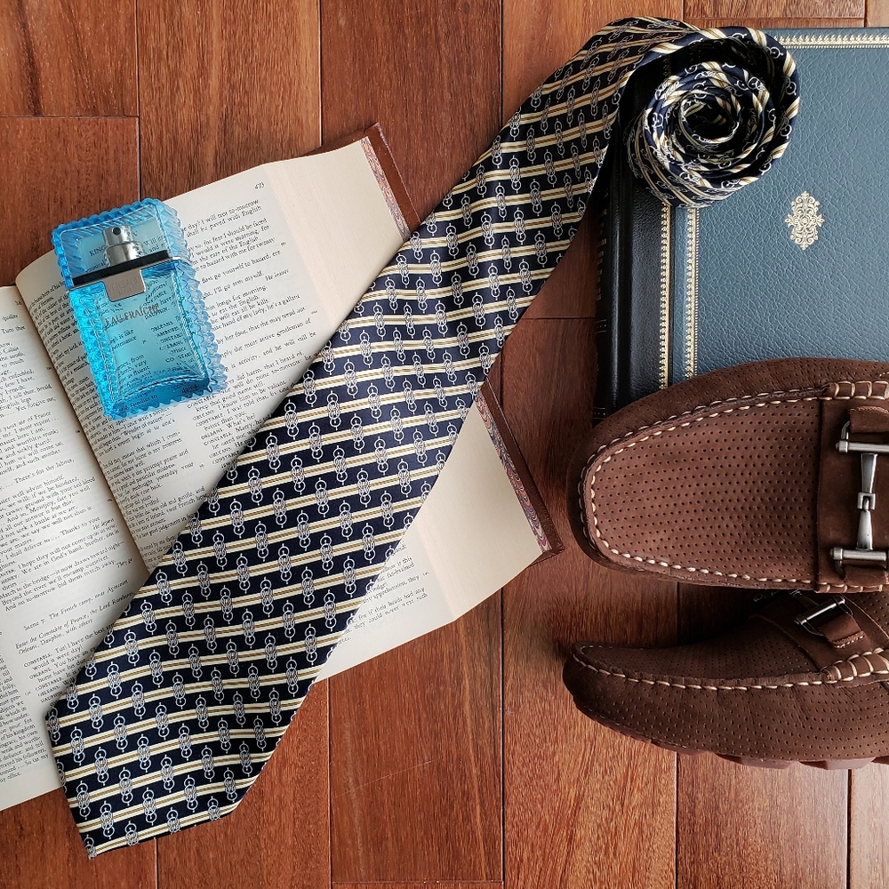 Rene Chagal Unique Striped Necktie Knot Design